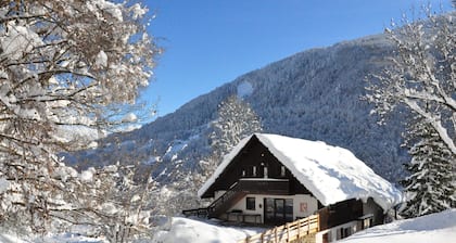 Grand chalet dans le massif du Beaufortain proche des stations pour 15 personnes