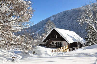 Large chalet in the Beaufortain massif close to the resorts for 15 people