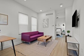 TV - Cozy 30-Night Stay|Your Monthly Home in Columbus (Columbus)