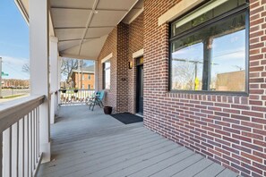 Terrace/patio - Cozy 30-Night Stay|Your Monthly Home in Columbus (Columbus)
