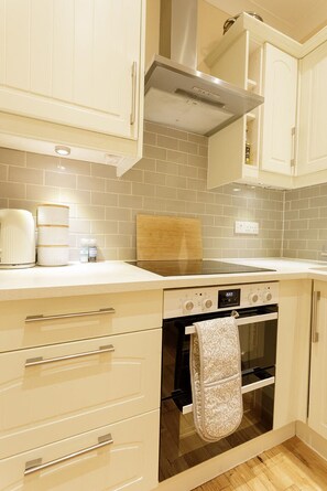 Private kitchen - The Sylvan Suite: 2-bed flat on the Meadows (Edinburgh)