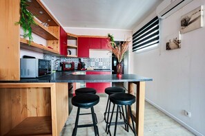 Microwave, oven, stovetop - 🏡 Apartment near MONTPELLIER with swimming pool | Beaches 10 min 🚗 (Baillargues)