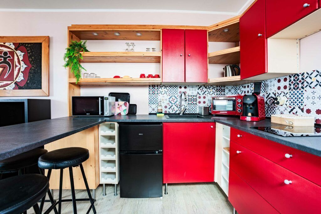 Micro-ondes, four, plaque de cuisson