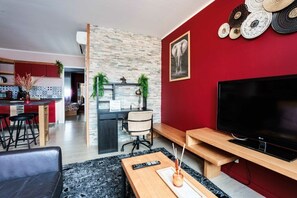 TV - 🏡 Apartment near MONTPELLIER with swimming pool | Beaches 10 min 🚗 (Baillargues)