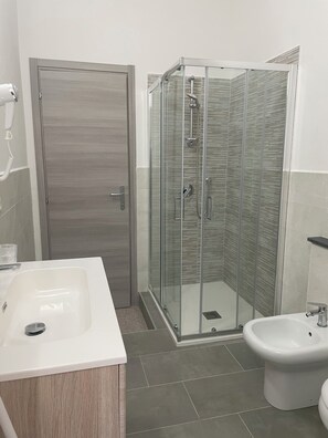 Shower, hair dryer, bidet, towels - Just minutes from Ogliastra's most beautiful beaches, rooms with en suite facilities (Cardedu)