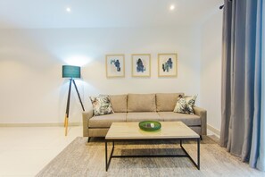 Smart TV - Comfy One Bed Room Apartment at Lennox (Accra)