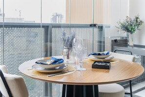 Dining - Premium Studio Apartment with Mezzanine and Sunset View – Moema (São Paulo)