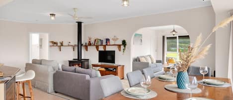 Smart TV y chimenea