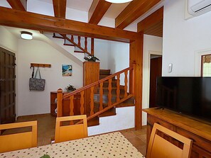 Interior - Villa Isamar – Villa con piscina privada para 6 personas a solamente 200 metros de la playa Canyelles (Lloret de Mar)