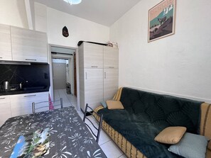 TV - Bright studio with balcony in the heart of Cauterets (Cauterets)