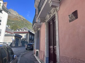 Exterior detail - Bright studio with balcony in the heart of Cauterets (Cauterets)