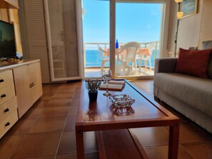 TV - Cozy apartment with terrace and pool in L'Escala (L'Escala)