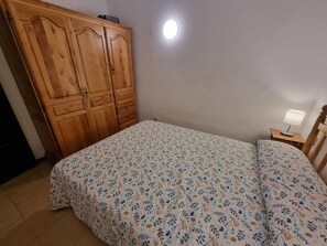 1 bedroom, free WiFi - Cozy apartment with terrace and pool 50m from the beach (L'Escala)