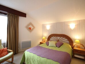 1 bedroom - Mont-Dore: T2 bis apartment with balcony and parking (Mont-Dore)