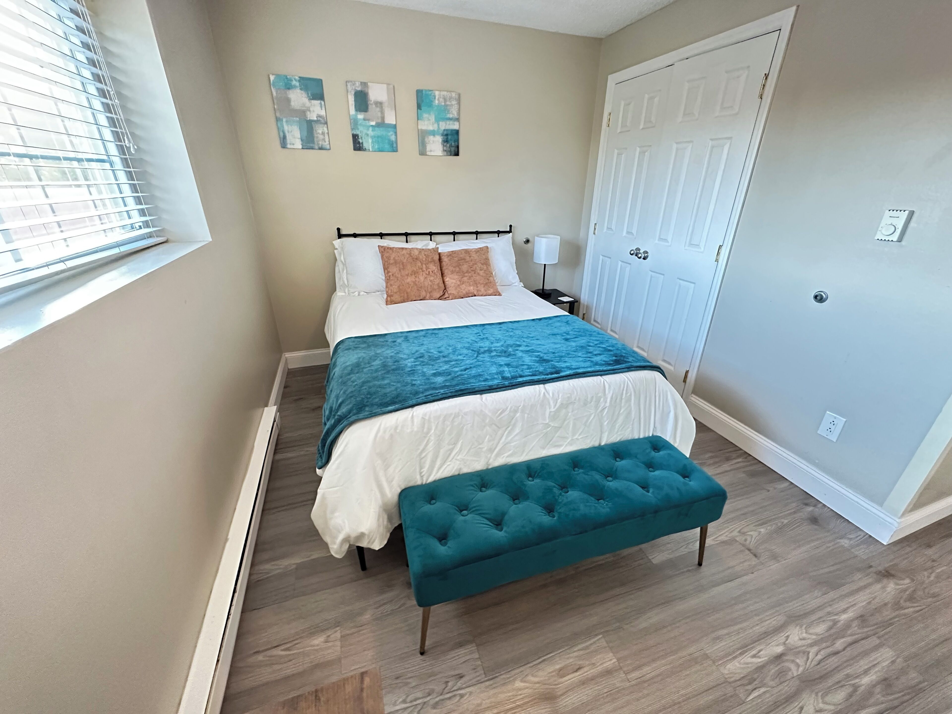 Iron/ironing board, WiFi, bed sheets