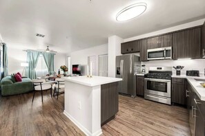 Kühlschrank, Ofen, Herdplatte, Geschirrspüler