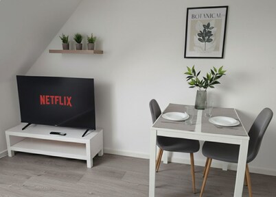 Business apartment - Desk - Smart TV