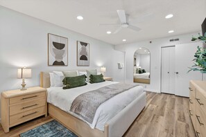 2 bedrooms, iron/ironing board, travel cot, WiFi - Walk to PCMR • Chic Top-Floor Mountain Condo (Park City)