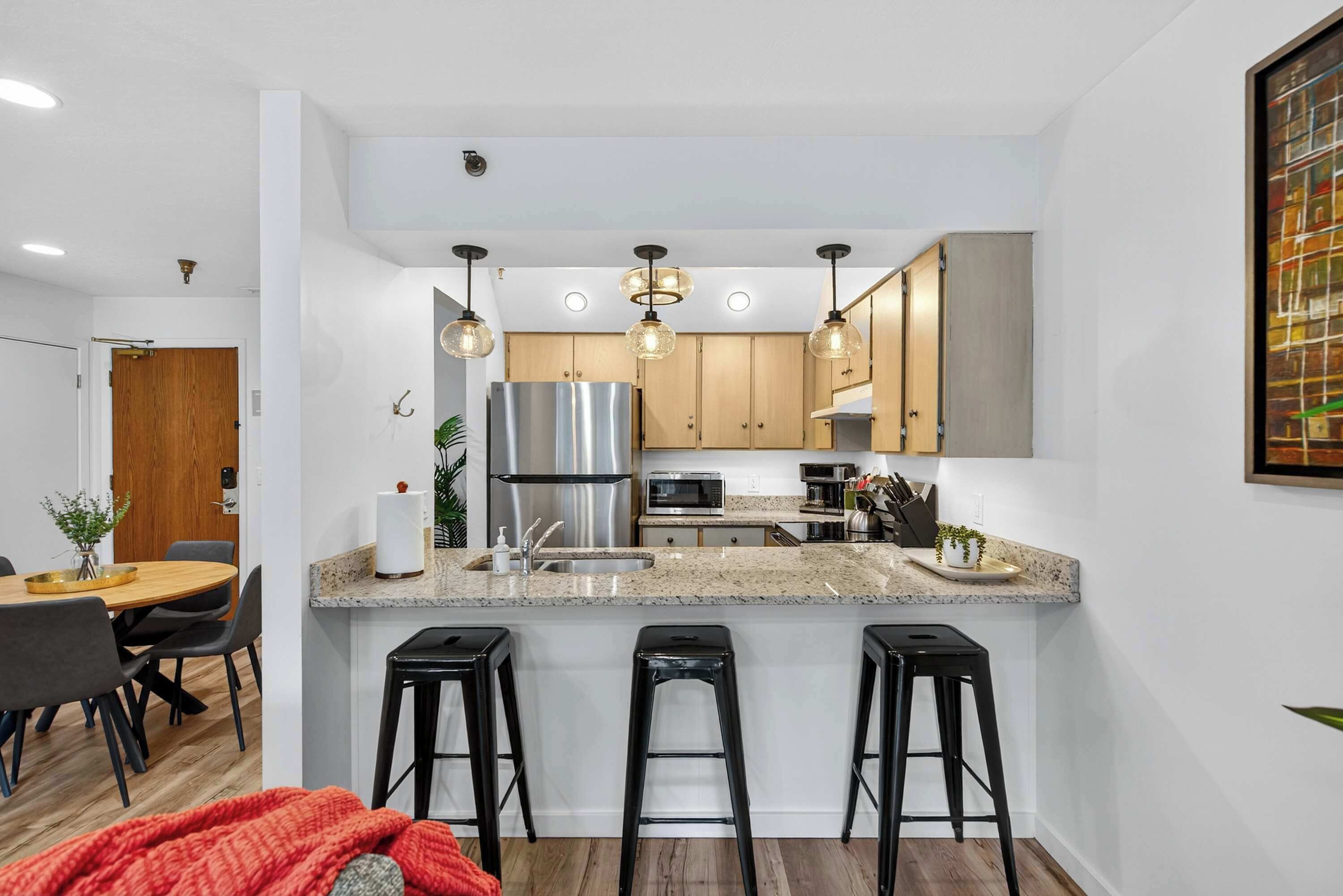 Geladeira, micro-ondas, fogão, cooktop