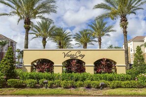 Property grounds - Last Minute Disney Getaway! Luxury Condo with Private Balcony. Book Now! #114245 (Orlando)