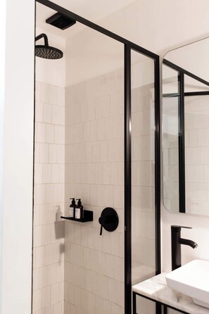 Shower, hair dryer, towels - Puerta roja con Asombro Ubicacion en la Condesa (Ciudad de México)