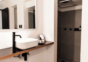 Shower, hair dryer, towels - Puerta Roja Excelente Ubicacion en la Condesa (Ciudad de México)