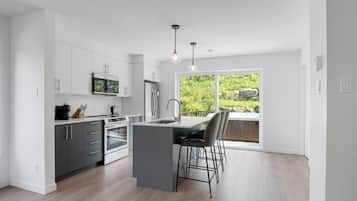 Townhouse – deluxe, terrasse, fjellutsikt | Eget kjøkken | Kjøleskap, mikrobølgeovn, ovn og kokeplater