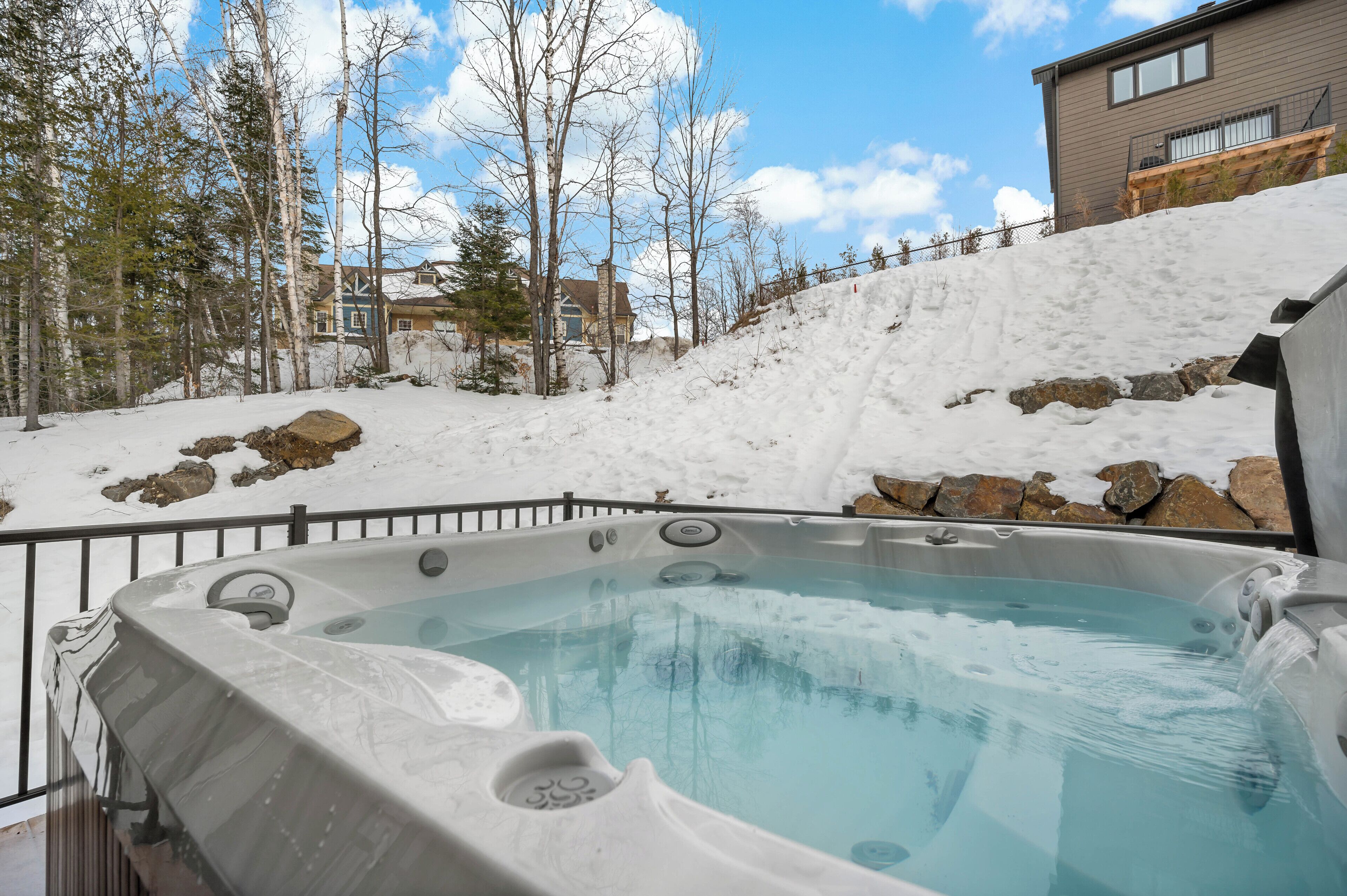 Private spa tub