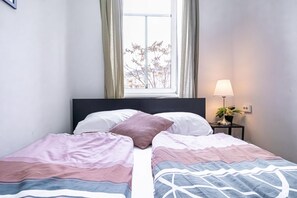 1 chambre, bureau, fer et planche à repasser, Wi-Fi
