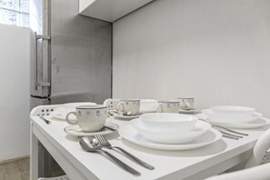 Dining - Cozy shared Room | Near Millennium Tower (Vienna)