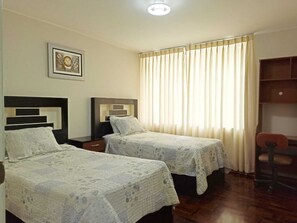 2 bedrooms, iron/ironing board, WiFi, bed sheets - Cozy Lodging in San Isidro (San Isidro)