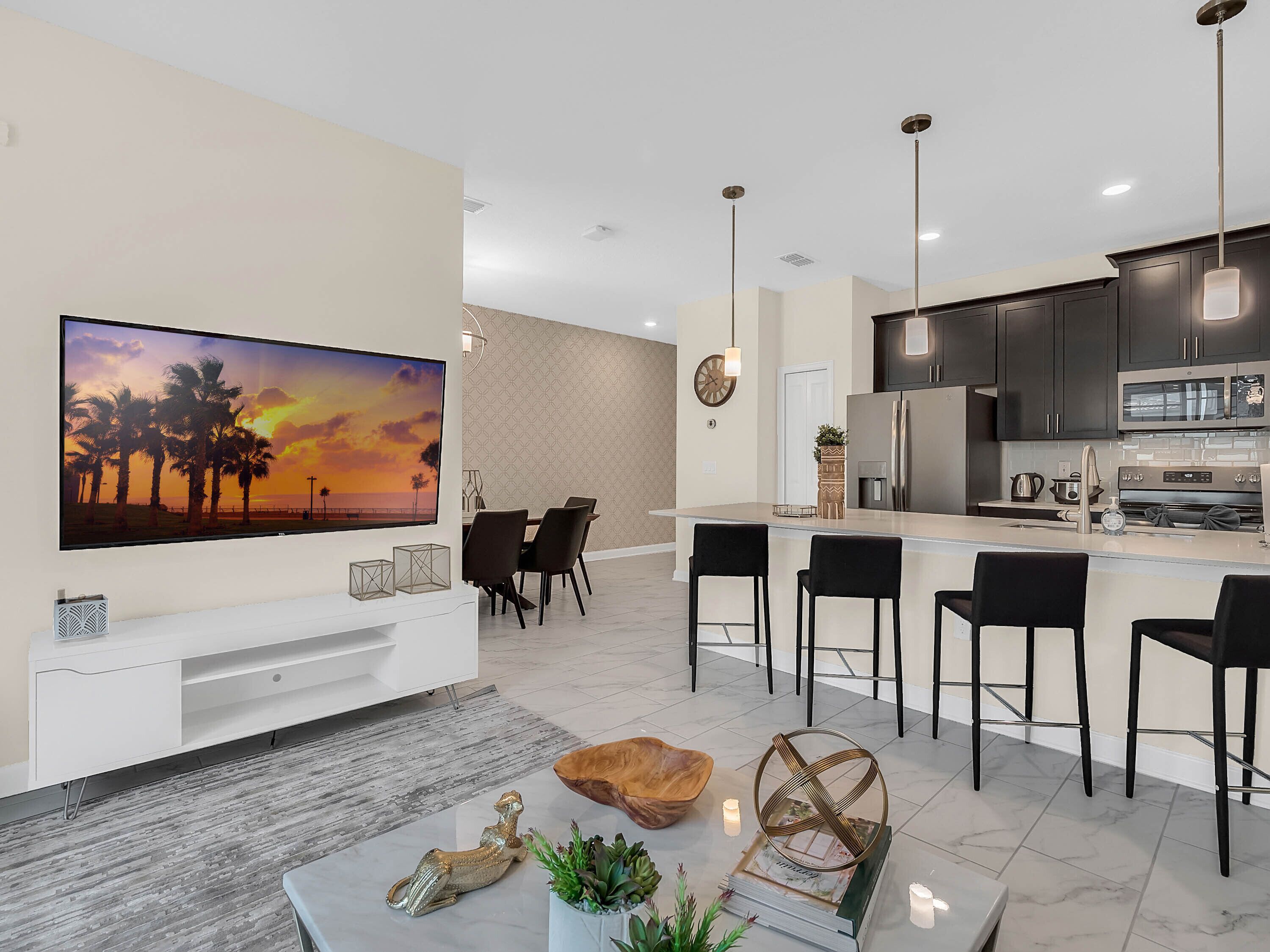 Geladeira, micro-ondas, fogão, cooktop