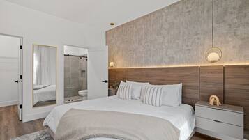 Tabla de planchar con plancha, wifi y ropa de cama