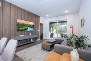 Smart TV - Doppio Westside 66 - Four Bedroom Villa, Sleeps 10 (Orlando)