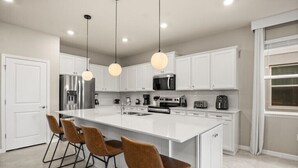 Coffee/tea maker, fridge, microwave, oven - Last Minute Disney Getaway! Private Pool, Game Room & Themed Bedrooms. Book Now! #138731 (Orlando)