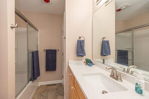 Shower, hair dryer, towels, shampoo - Duck Cove Retreat | Screened Deck + Grill (Ocean Pines)