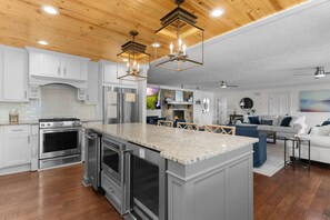 Interior - Lake Sinclair Dream Home|Dock|Games|Views|FirePit (Milledgeville)