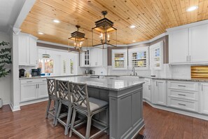 Fridge, microwave, oven, stovetop - Lake Sinclair Dream Home|Dock|Games|Views|FirePit (Milledgeville)