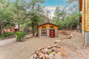 Exterior - Couples Retreat: Hot Tub • Game Room • Panoramic Canyon Views (Sedona)