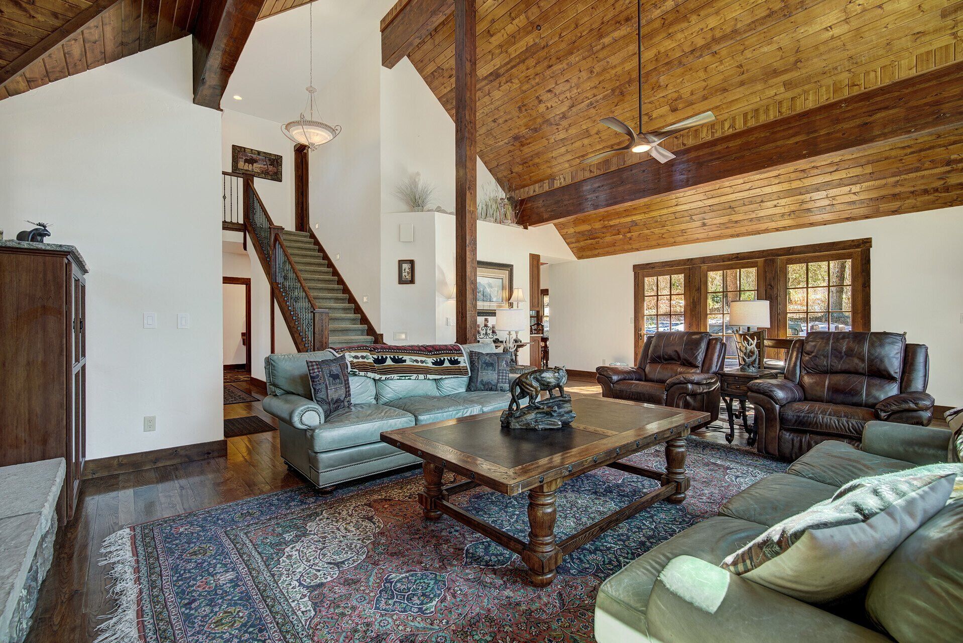 TV connectée, cheminée, lecteur de DVD