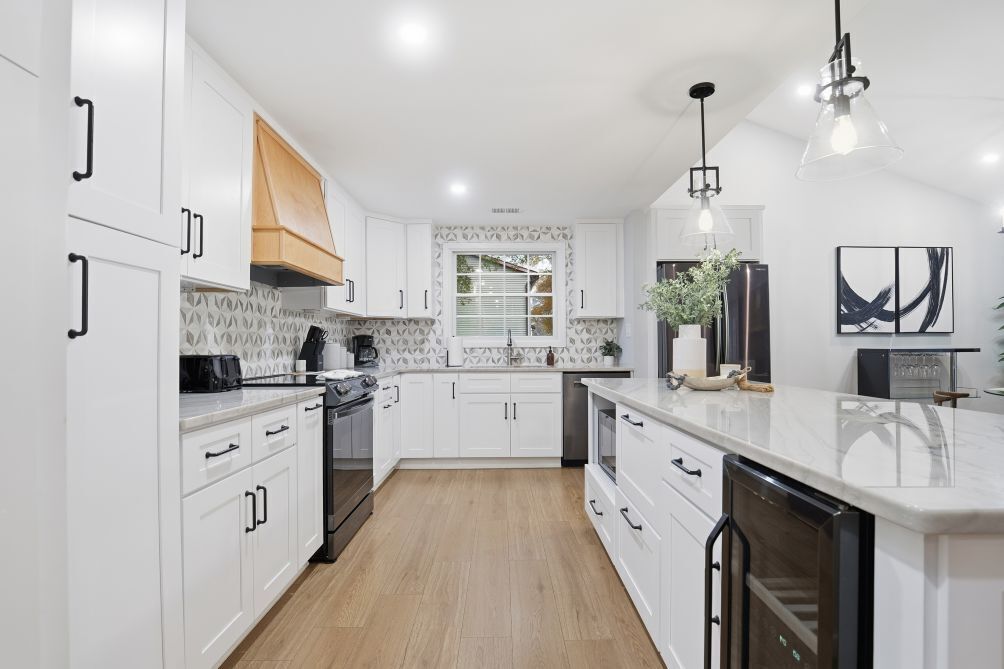 Køleskab, mikrobølgeovn, ovn, kogeplade