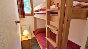 1 bedroom - 100m from ski slopes, 1st floor, view mountain, balcony, ski locker, 38m², Valfréjus (Valfréjus)
