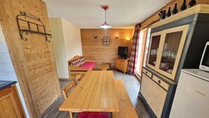 Interior - 100m from ski slopes, 1st floor, view mountain, balcony, ski locker, 38m², Valfréjus (Valfréjus)