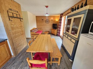 Unclassified image, 5 of 23, button - 100m from ski slopes, 1st floor, view mountain, balcony, ski locker, 38m², Valfréjus (Valfréjus)