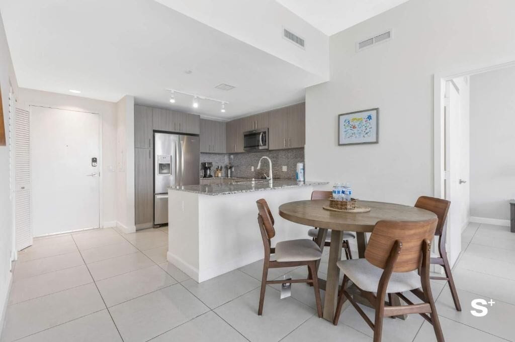 Appartement Confort, 2 chambres, balcon, vue ville | Restauration