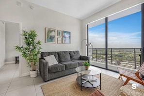 Living area - DTW Doral 2 BD Condo and Skyline Views (Doral)