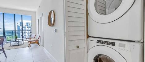 Comfort Apartment, 2 Bedrooms, Balcony, City View | Interior