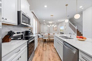 Fridge, microwave, oven, stovetop - Last Minute Disney! Private Pool, Hot Tub, Game Room, Home Theatre & Themed Bedrooms. Book Now! #WC190 (Orlando)