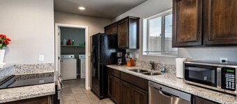 Stylish & Pet-Friendly: Cozy Modern Space