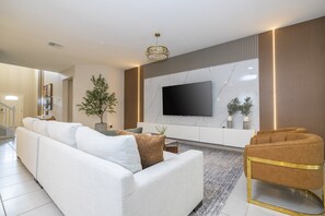 Smart TV - Last Minute Disney! Private Pool, Hot Tub, Game Room & Themed Bedrooms. Book Now! #126581 (Orlando)